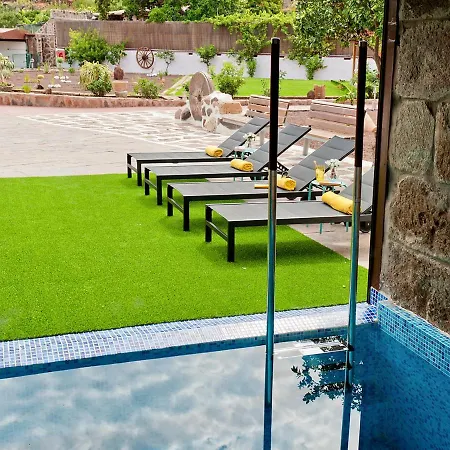 Sleeps 12 Pool Air Con Villa