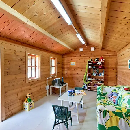 Sleeps 12 Pool Air Con *