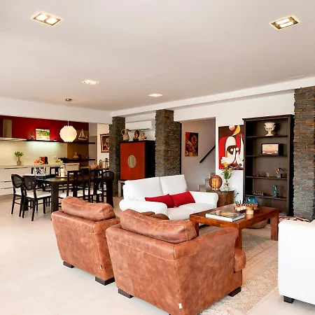 Sleeps 12 Pool Air Con Villa