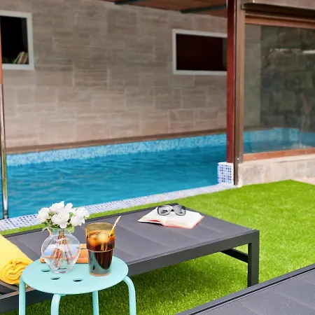 Villa Sleeps 12 Pool Air Con *